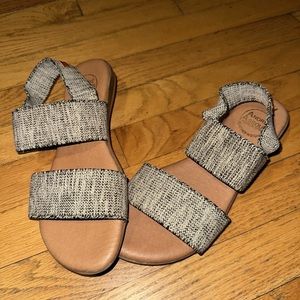 Andre Assous Womens Nigella slip on strappy sling back sandals shoes.